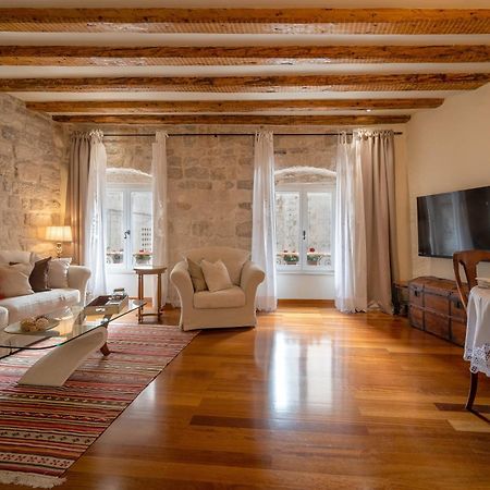 Stone Pearl Heritage Luxury Suite Split Exterior foto